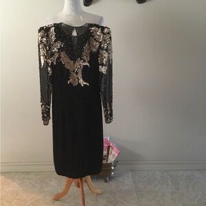HOST PICK- NITE LINE GOLD/BLACK SEXY SEQUIN DRESS/ IT HAS SHOULDER PADS-SIZE 6